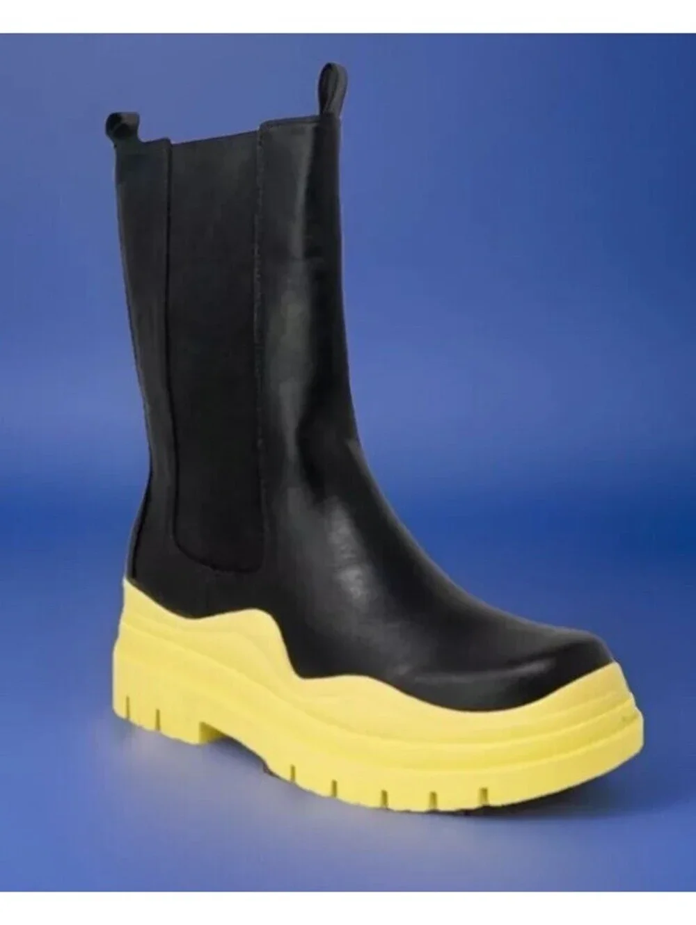 Bottega Veneta Contrast-Sole Leather Tire Men’s Chelsea Boots size 37/US 7